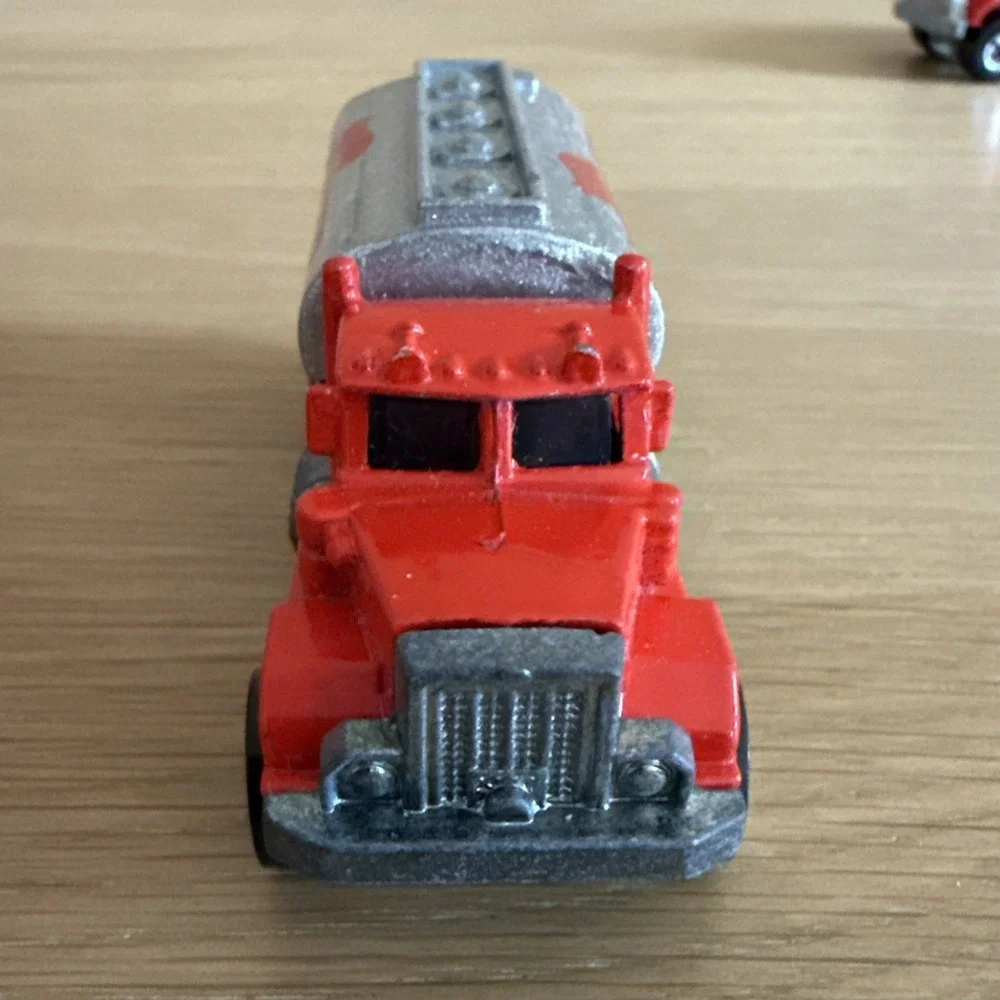 Hot Wheels 1979 California Construction Co. Peterbilt Tanker / Cement Lot Of 2